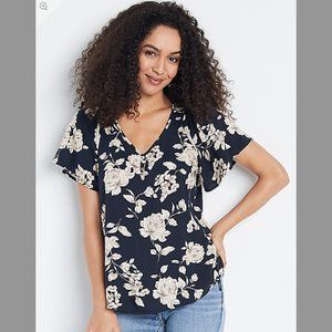 NWT Maunces Black Floral Flutter Sleeve Button Top